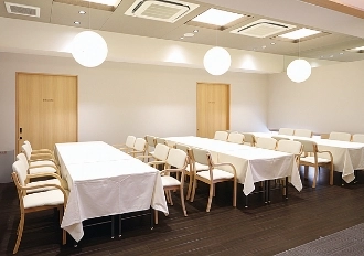 ご会食の際も椅子席でゆったりとお食事